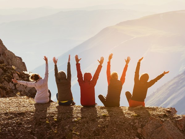 Nằm mơ thấy bạn bè điềm báo gì, đánh con số mấy?