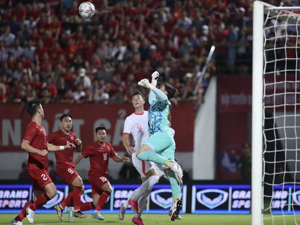 Bóng đá VN 16/6: Hãy cho HLV Philippe Troussier thêm thời gian